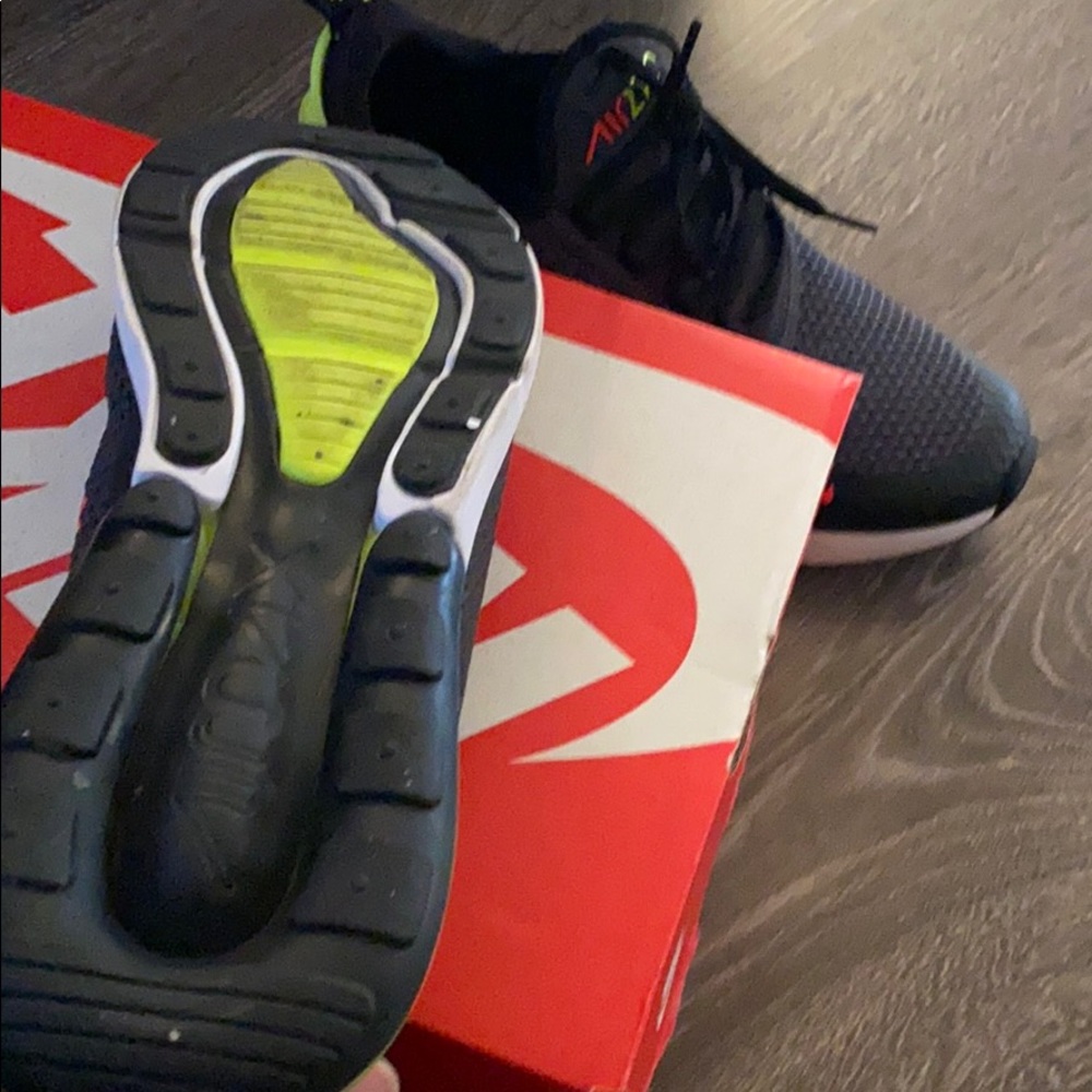 Sneakers - Picture 4 of 6